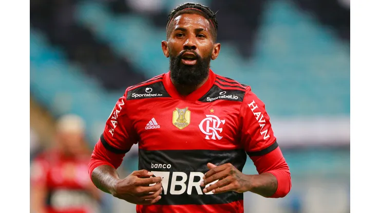 (Photo by Silvio Avila/Getty Images) - Rodinei deve ficar no Flamengo, com isso, o Imortal busca novas opções no mercado