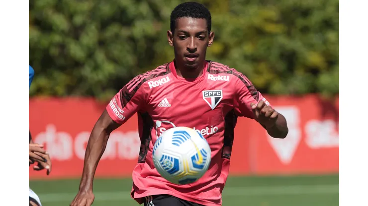 Foto: Rubens Chiri / saopaulofc.net - Talles Costa inicia transição para o campo no São Paulo