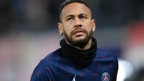 (Photo by Stuart Franklin/Getty Images)- Neymar sofreu grande susto nesta terça-feira (21)