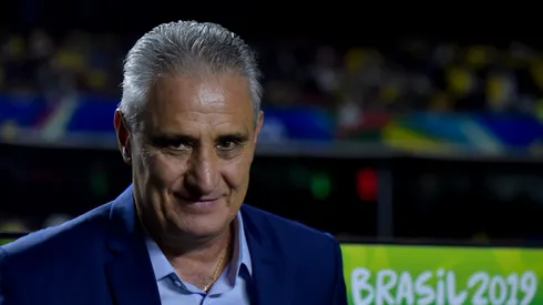 Foto: Thiago Ribeiro/AGIF – Tite observa titular do Corinthians