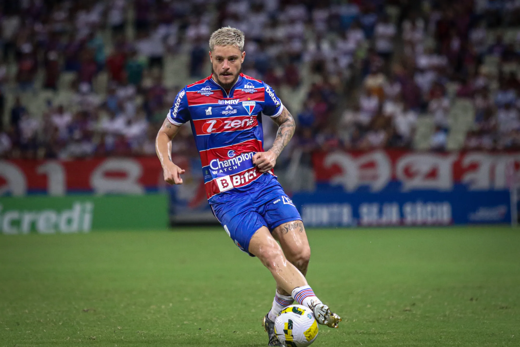 Foto: Lucas Emanuel/AGIF | Lucas Crispim é a bola da vez na Ilha do Retiro
