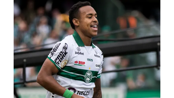 Foto: (Robson Mafra/AGIF) - Igor Paixão é a grande esperança de gols do Coritiba para o clássico contra o Athletico