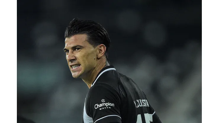 Foto: (Thiago Ribeiro/AGIF) - Victor Cuesta puxa a fila de desfalques do Botafogo para a próxima rodada da Série A