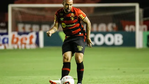 Foto: (Paulo Paiva/AGIF) – Giovanni ainda busca seu primeiro gol com a camisa do Sport