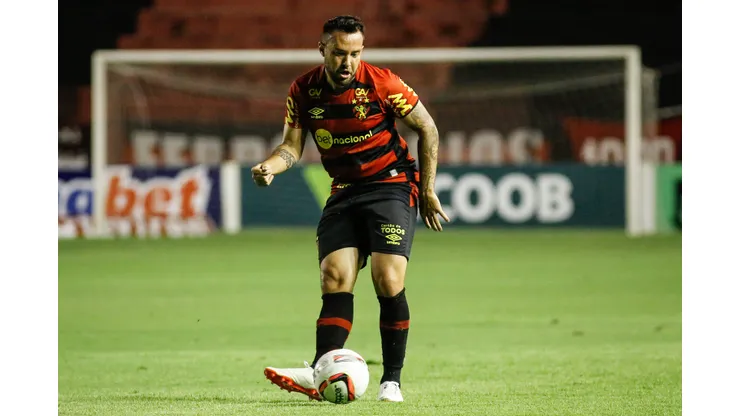 Foto: (Paulo Paiva/AGIF) - Giovanni ainda busca seu primeiro gol com a camisa do Sport