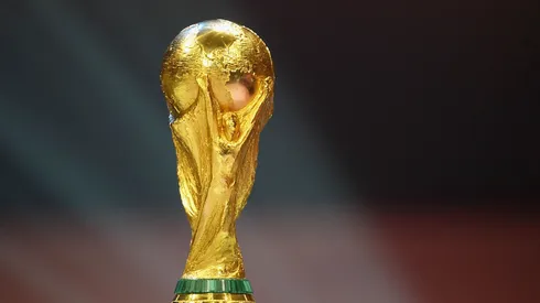 (Photo by Stuart Franklin/Getty Images)- Taça da Copa do Mundo
