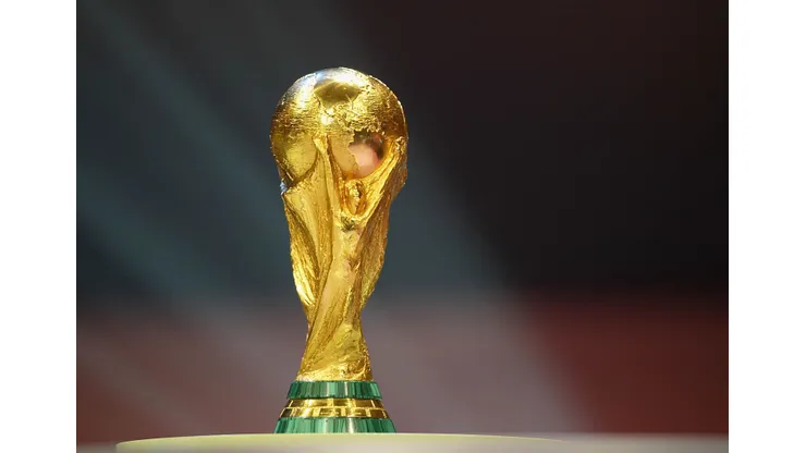 (Photo by Stuart Franklin/Getty Images)- Taça da Copa do Mundo