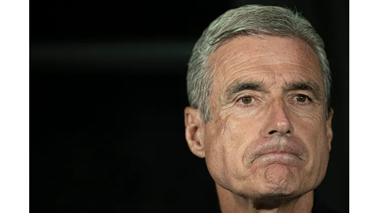 Foto: Jorge Rodrigues/AGIF - Luís Castro assumiu o comando em março no Botafogo.