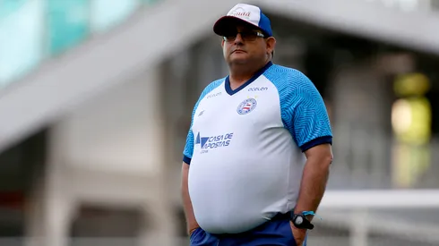 Foto: (Felipe Oliveira/EC Bahia) – Guto Ferreira espera corrigir os erros do Bahia para seguir firme na luta pelo acesso