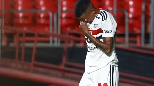 Foto: (Marcello Zambrana/AGIF) – Semanas depois de marcar seu primeiro gol pelos profissionais do São Paulo, Caio sofreu uma grave lesão no joelho durante torneio amistoso da seleção brasileira sub-20