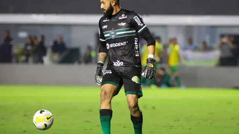 Foto: (Fernanda Luz/AGIF) – Alex Muralha deve recuperar sua vaga entre os titulares do Coritiba diante do Red Bull Bragantino