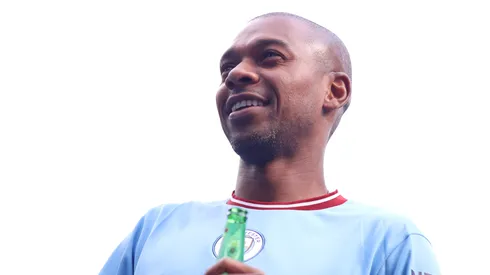 Foto: (Charlotte Tattersall/Getty Images) – Fernandinho, que está de saída do Manchester City, incentivou o sonho do craque europeu, incendiando a torcida do Corinthians