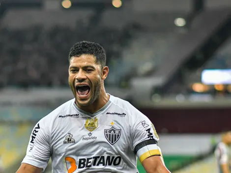 Hulk aparece com Ferrari avaliada em mais de R$3 milhões no treino do Atlético