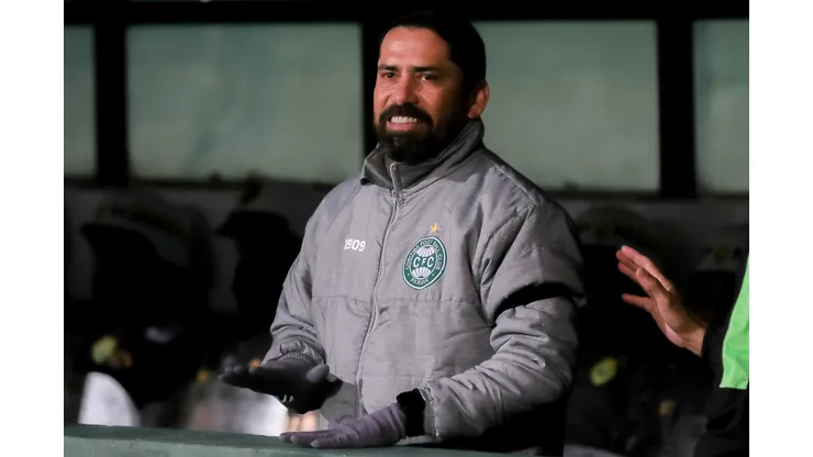 Foto: (Robson Mafra/AGIF) - Gustavo Morínigo aprovou a estreia de Rafael William no Brasileirão entre os profissionais do Coritiba