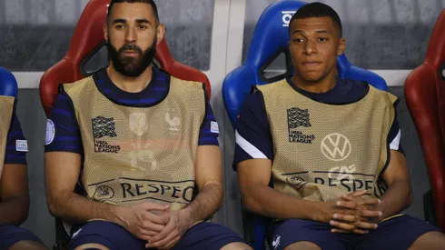 Foto: (Jurij Kodrun/Getty Images) – Benzema, à esquerda, e Mbappé, à direita, não conseguiram dar fim à sequência negativa da França na Nations League