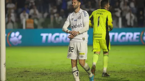 Foto: (Fernanda Luz/AGIF) – Léo Baptistão não joga as oitavas de final da Sul-Americana e desfalca o Santos