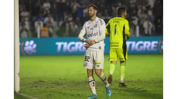 Foto: (Fernanda Luz/AGIF) - Léo Baptistão não joga as oitavas de final da Sul-Americana e desfalca o Santos