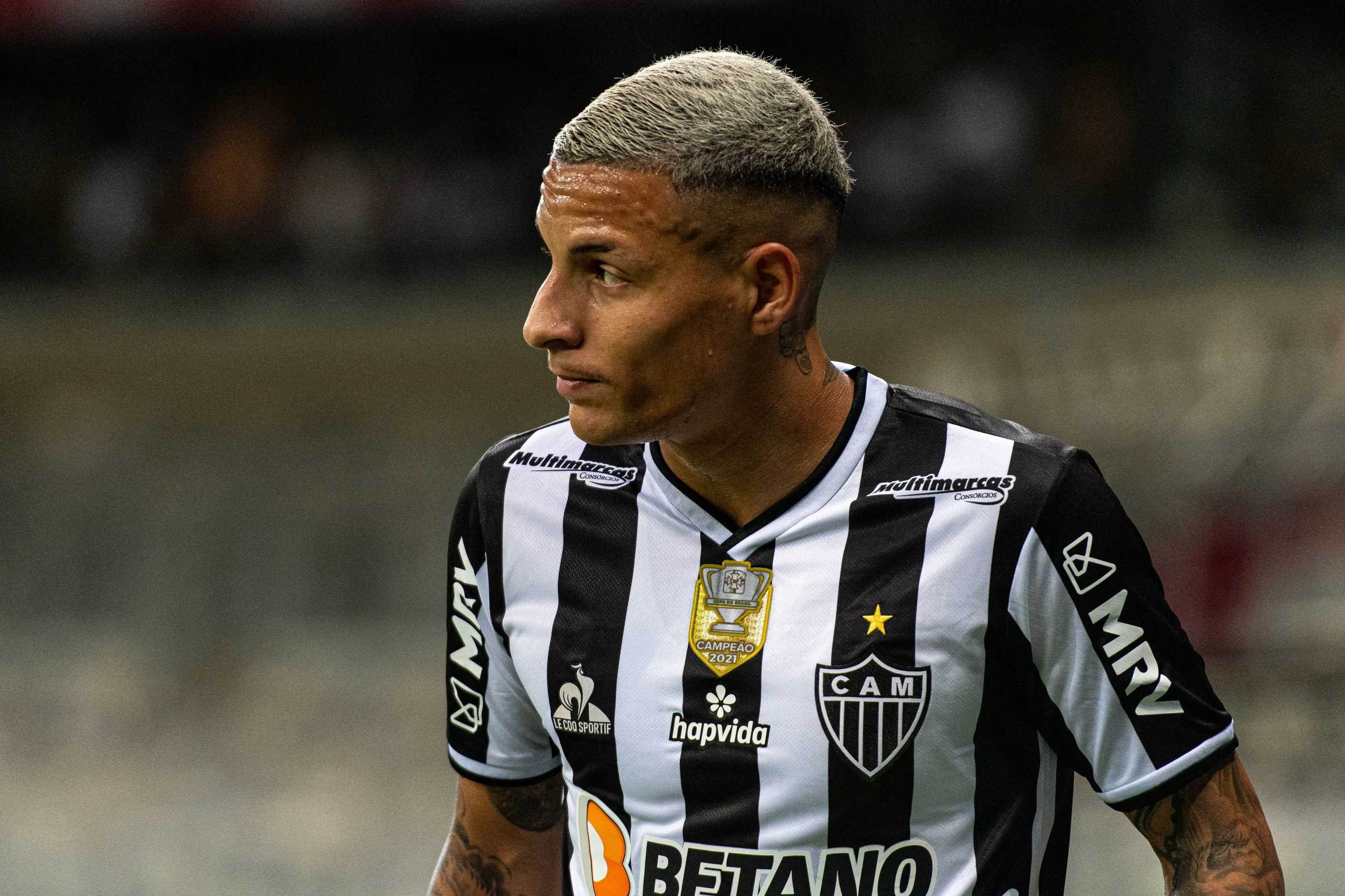 Foto: (Alessandra Torres/AGIF) - Guilherme Arana adotou um discurso mais apaziguador no Atlético nesta sexta (10)