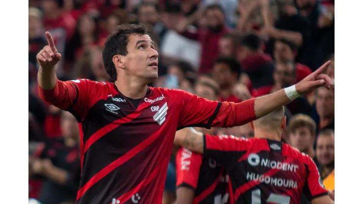 Foto: (Gabriel Machado/AGIF) - Pablo lamentou o episódio de violência no futebol antes da partida do Athletico, pelo Brasileirão