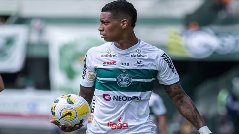 Robson Mafra/AGIF – Alef Manga, atacante do Coritiba