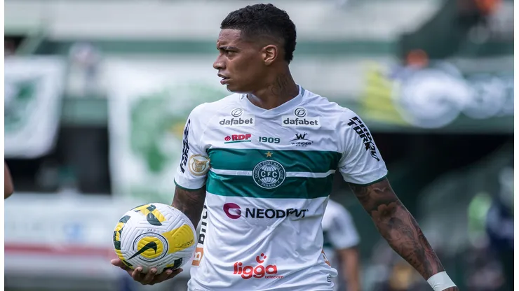 Robson Mafra/AGIF - Alef Manga, atacante do Coritiba