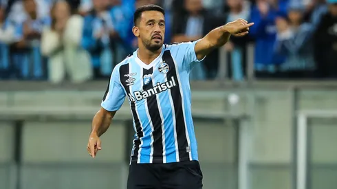 Foto: (Pedro H. Tesch/AGIF) – Edilson deseja contar com Lucas Leiva no elenco do Grêmio
