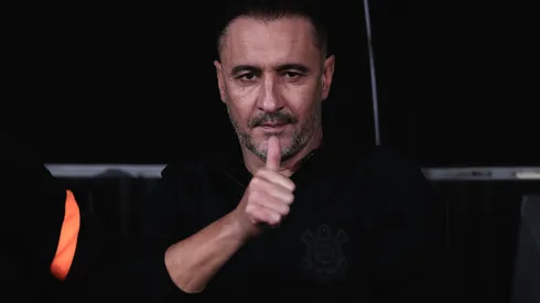 Foto: (Ettore Chiereguini/AGIF) – Vítor Pereira deve ter quase todos à disposição no Corinthians