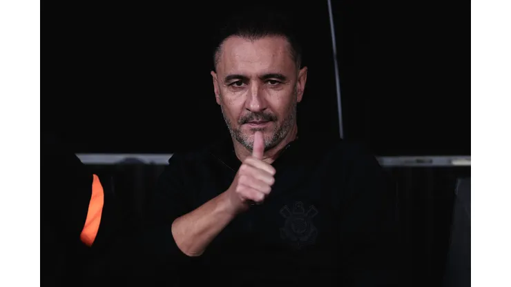 Foto: (Ettore Chiereguini/AGIF) - Vítor Pereira deve ter quase todos à disposição no Corinthians