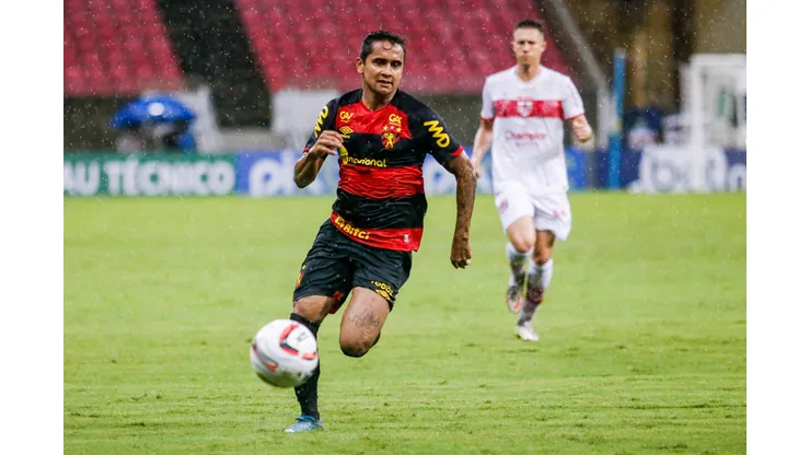 Foto: (Rafael Vieira/AGIF) - Everton Felipe é baixa certa nos próximos jogos do Sport na Série B