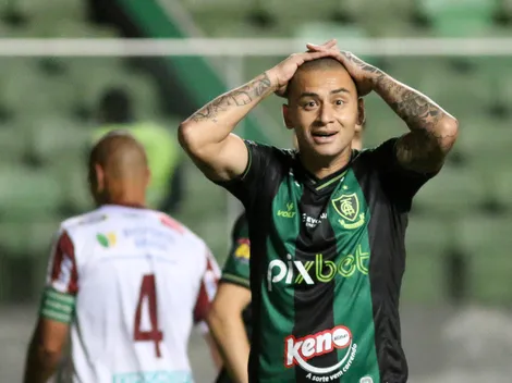 Wellington Paulista recria Suárez no Brasileirão e imita mordida da Copa do Mundo