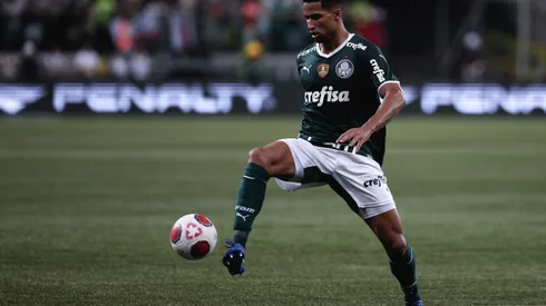 Foto: (Ettore Chiereguini/AGIF) – Murilo vinha fazendo dupla de zaga com Gustavo Gómez no Palmeiras, mas isso pode mudar graças ao retorno de Luan