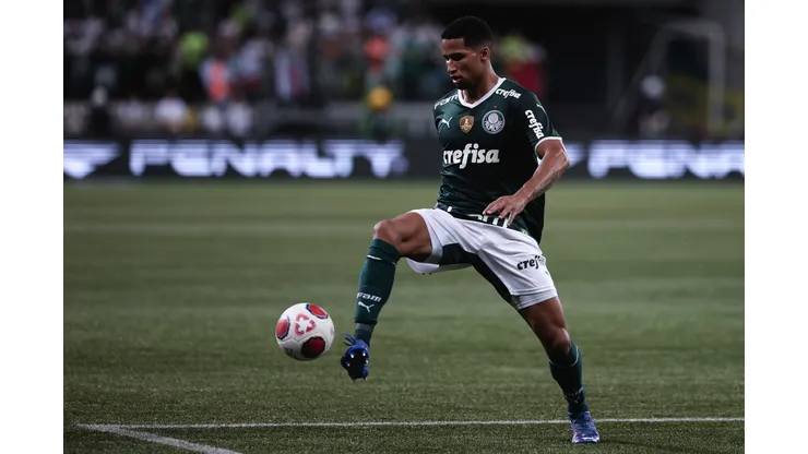Foto: (Ettore Chiereguini/AGIF) - Murilo vinha fazendo dupla de zaga com Gustavo Gómez no Palmeiras, mas isso pode mudar graças ao retorno de Luan
