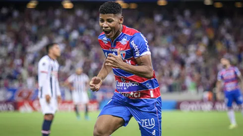 Foto: (Lucas Emanuel/AGIF) – Além de talismã do Fortaleza, Hércules provou que também pode ser chamado de 'vidente'