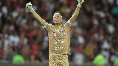 Foto: (Thiago Ribeiro/AGIF) – Marcelo Boeck comemorou o triunfo do Fortaleza sobre o Flamengo neste domingo (5)