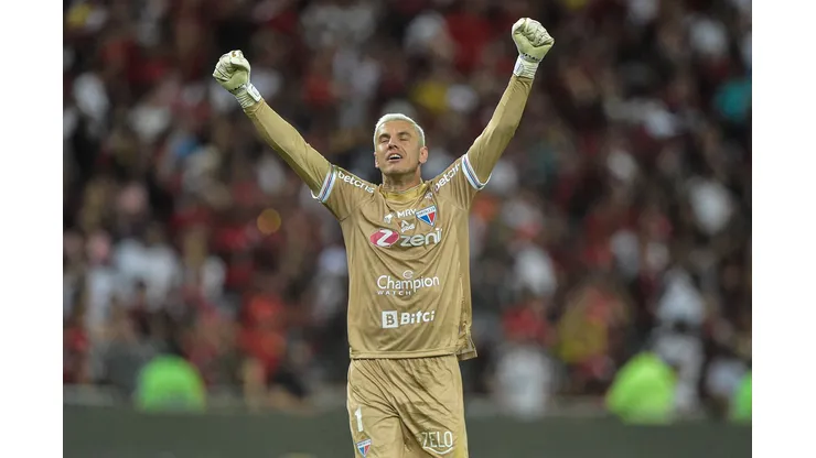 Foto: (Thiago Ribeiro/AGIF) - Marcelo Boeck comemorou o triunfo do Fortaleza sobre o Flamengo neste domingo (5)