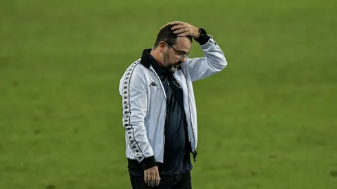 Foto: Thiago Ribeiro/AGIF | Enderson Moreira fica em 2º plano no CRVG