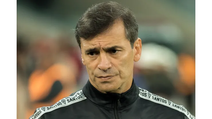 Foto: Robson Mafra/AGIF- Bustos expôs novo titular da equipe
