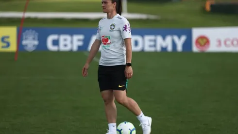 Mariana Sá / CBF – Simoné Jatobá, técnica da seleção sub-17