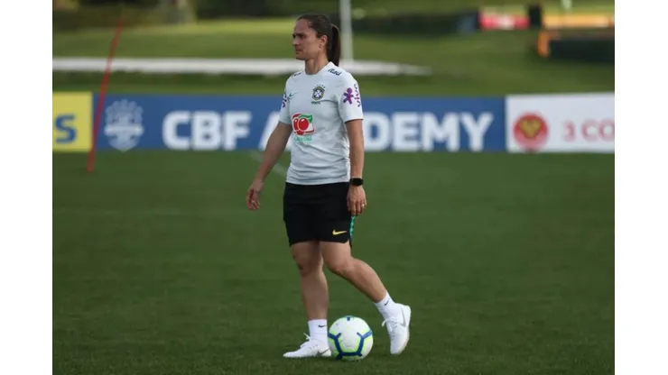 Mariana Sá / CBF - Simoné Jatobá, técnica da seleção sub-17