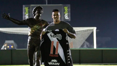 Foto: (Matheus Lima/Vasco) – Cria da base do Vasco, Paulinho visitou também visitou São Januário durante suas férias no Brasil