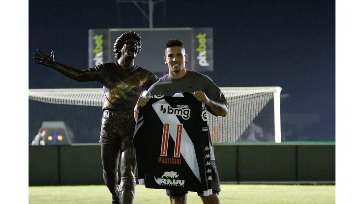 Foto: (Matheus Lima/Vasco) - Cria da base do Vasco, Paulinho visitou também visitou São Januário durante suas férias no Brasil