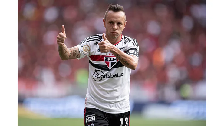 Foto: (Jorge Rodrigues/AGIF) - Fundamental no esquema de Rogério Ceni, Rafinha tem sido um dos destaques do São Paulo em 2022