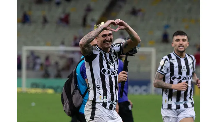 Foto: (Felipe Santos/Ceará SC) - Vina voltou a ser decisivo no Ceará no clássico contra o Fortaleza