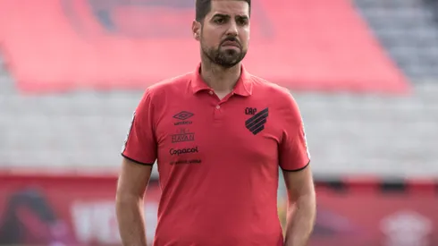 Foto: Robson Mafra/AGIF – Antônio de Oliveira acerta com rival do Athletico na Série A