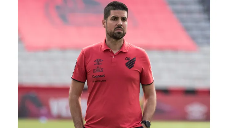 Foto: Robson Mafra/AGIF - Antônio de Oliveira acerta com rival do Athletico na Série A