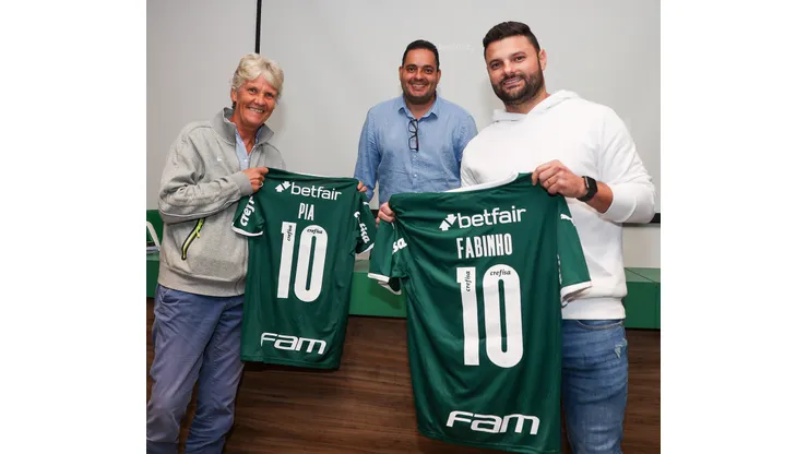 Foto: (Fabio Menotti) - Pia Sundhage, à esquerda, durante visita ao CT do Palmeiras nesta quarta (1)
