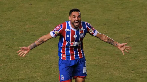 Foto: (Jhony Pinho/AGIF) – A torcida do Bahia se movimentou nas redes sociais para pedir o retorno de Gilberto