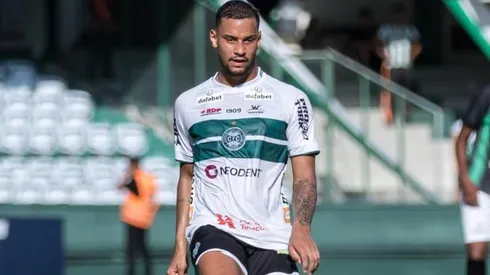 Robson Mafra/AGIF – Thonny Anderson, meia-atacante do Coritiba