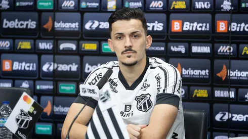 Foto: (Felipe Santos/Ceará SC) – Guilherme Castilho durante sua apresentação no Ceará nesta sexta (29)