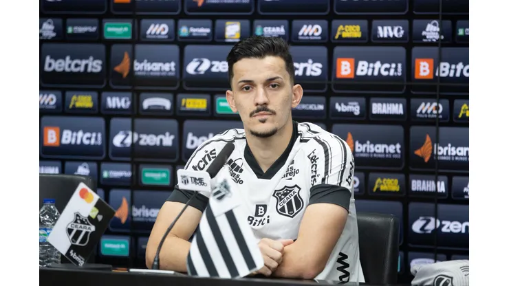 Foto: (Felipe Santos/Ceará SC) - Guilherme Castilho durante sua apresentação no Ceará nesta sexta (29)